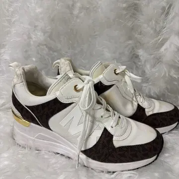 MICHAEL KORS 화이트 브라운 스니커즈