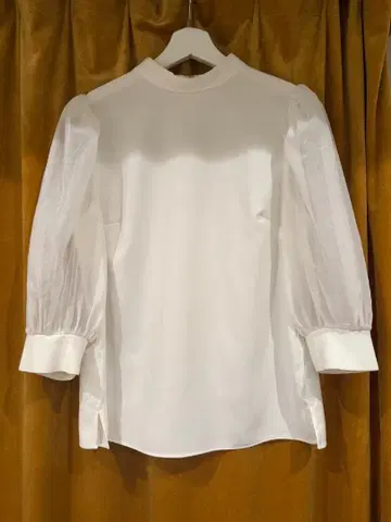 [새상품급] Ted Baker 화이트 시어 슬리브 블라우스 사이즈 2