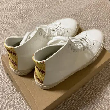 새상품급 ZARA 화이트 하이컷 스니커즈 43