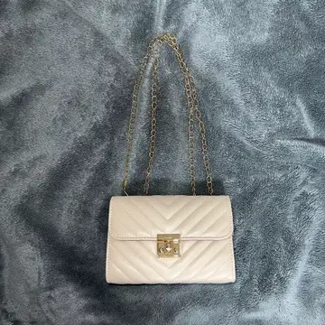 아이보리 퀼팅 숄더백