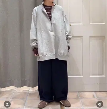 이번 시즌 구매 새상품 STUDIO clip 하프 지퍼 맨투맨 풀오버