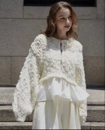 새상품급 Acka. frill hand knit cardigan 화이트
