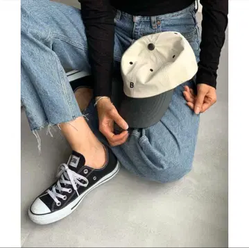 캐널진 via j(비아제이)B 로고 배색 CAP