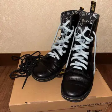 닥터마틴 8홀 부츠