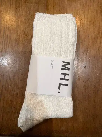 MHL. 화이트 리브 삭스