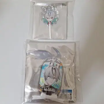 Honey Vibes 리본 타이 아크릴 키링 캔디 참 테오