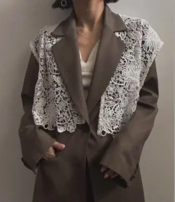 ameri ACCESSORY LACE VEST 베스트