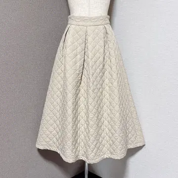 미슈마슈 퀼팅 턱 롱 플레어 스커트 베이지