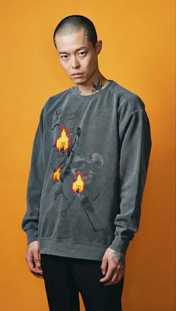 [ 특가 ] STUDIO33 픽셀 아트 불꽃 자수 맨투맨