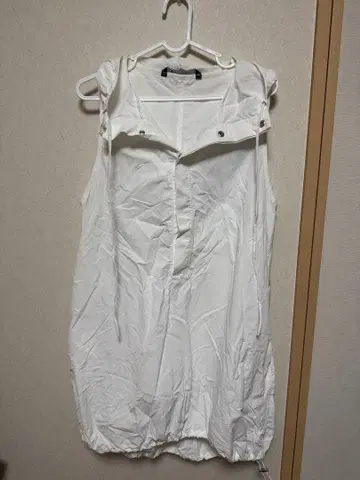 Zara 화이트 슬리브리스 셔츠 후드 부착