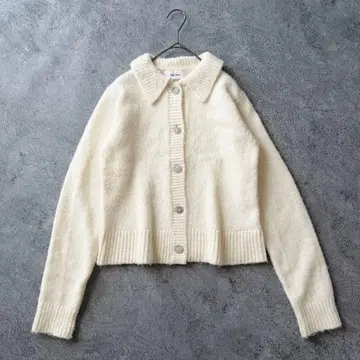 새상품급 미라 오웬 비쥬 버튼 니트 가디건 24AW 사이즈 0