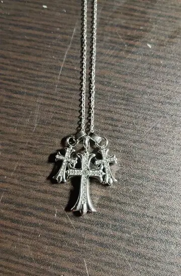 [ 가격 인하 가능 ] 실버 크로스 모티브 목걸이