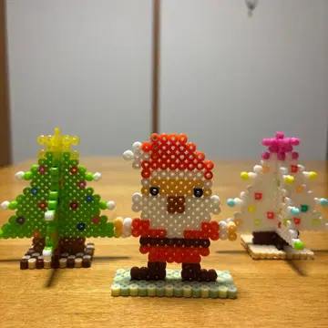 산타와 크리스마스 트리 펄러비즈 작품