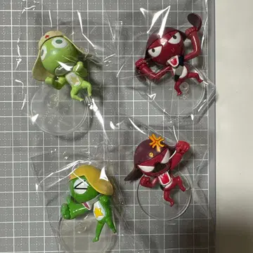 개구리 중사 케로로 피규어 스탠드 포함 4개 묶음 판매!
