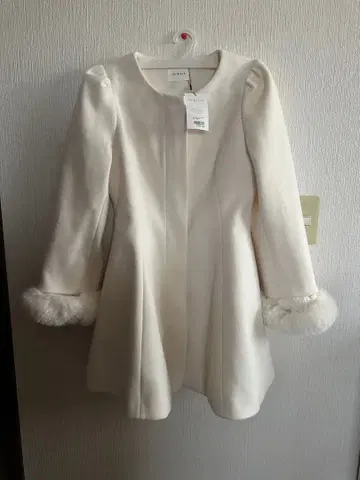 안미르 리본 노카라 플레어 코트