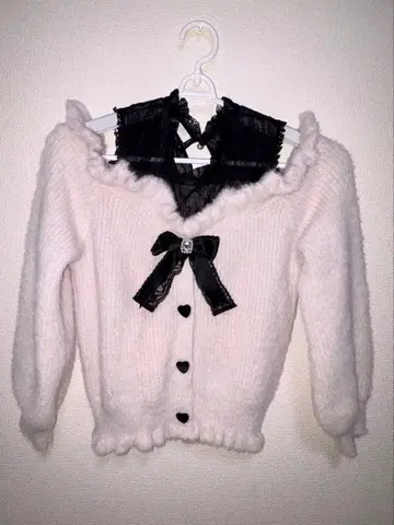 프릴 리본 포함 화이트 니트 스웨터