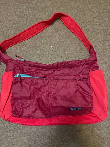 파타고니아 숄더백 라이트웨이트 트래블 쿠리에 레드