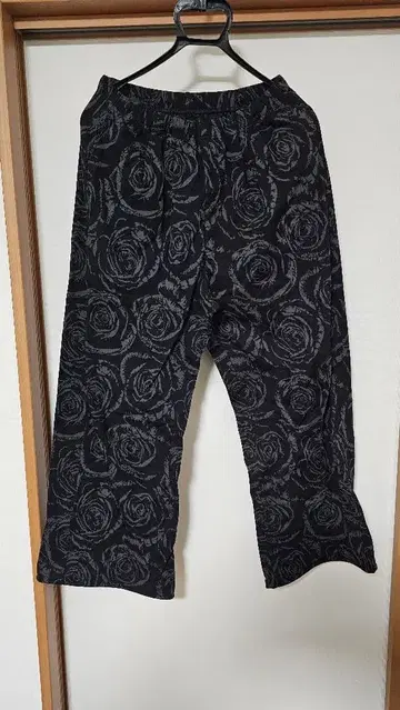 LAD MUSICIAN 로즈 패턴 팬츠