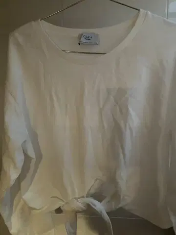 ZARA 화이트 긴팔 T셔츠 묶음