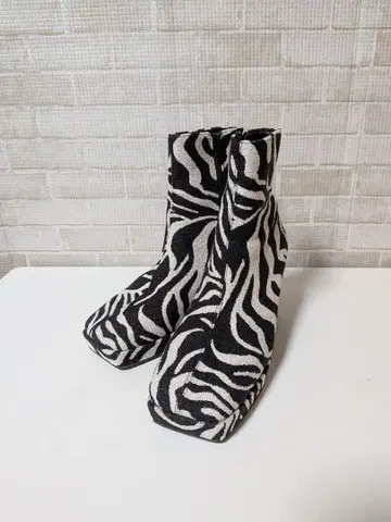 제브라 패턴 숏부츠 와이드 힐