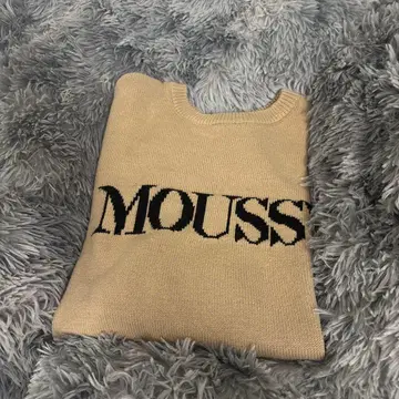 MOUSSY 로고 니트 스웨터 베이지