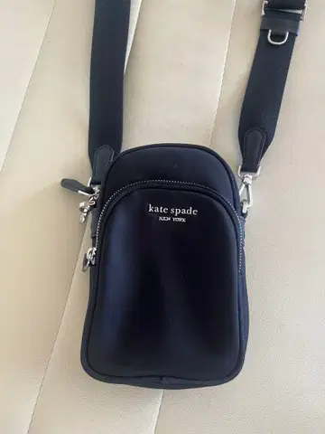 kate spade 블랙스 스마트폰 숄더백