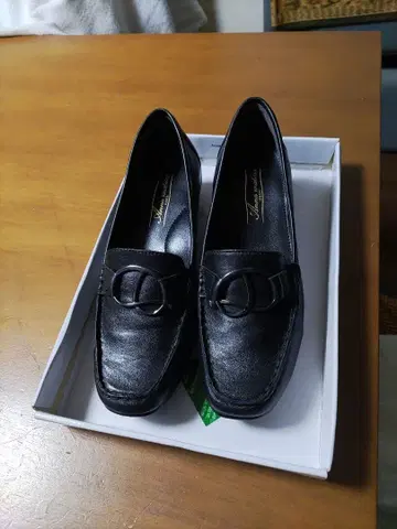 블랙 가죽 로퍼 버클 포함