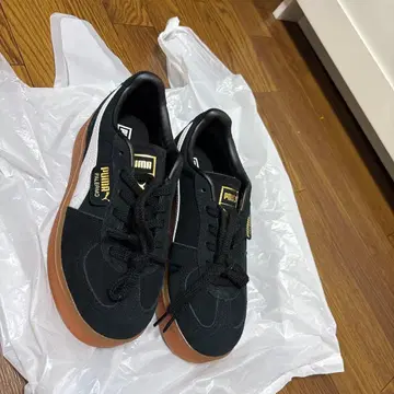 새상품 PUMA PALERMO 블랙 스니커즈 24cm