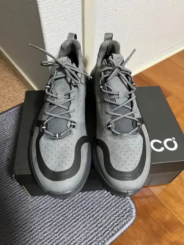ECCO 그레이 스니커즈