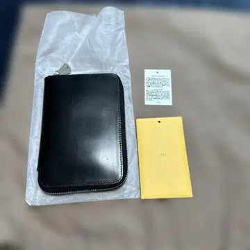 ITTI 블랙 브라이들 가죽 미들 라운드 지퍼 지갑