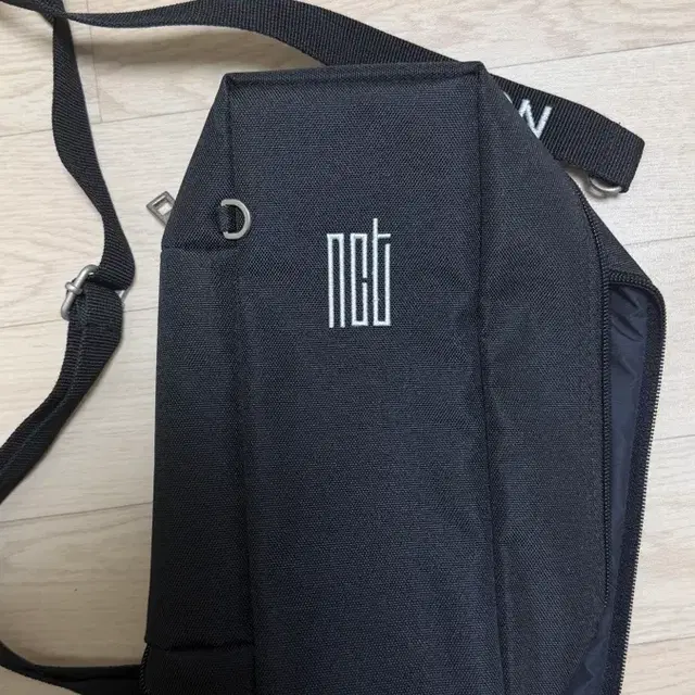 (미사용) 엔시티 응원봉 파우치 믐뭔봄 콘서트 가방 스탠딩 크로스백