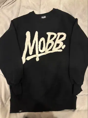 MOBB 블랙 맨투맨 트레이닝복