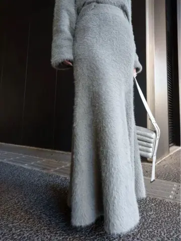 스커트만 Glamlips 에어리 샤기 머메이드