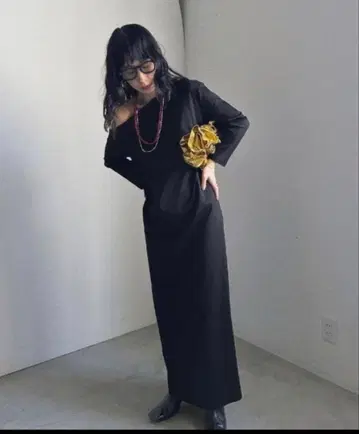 AMERI ONE SHOULDER CUTSEW DRESS