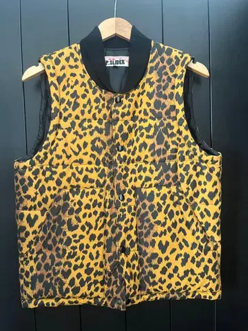 [ 새상품급 ] P.SLIDER 퍼머넌트 슬라이더 다운 베스트 레오파드