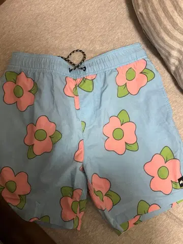 Billabong 심슨 꽃무늬 숏팬츠