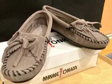 미네통카 그레이 모카신 신발
