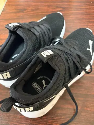 PUMA SOFTRIDE 스니커즈 블랙/화이트