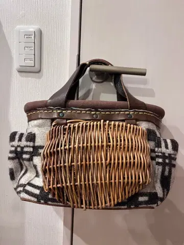 에바고스 바스켓백