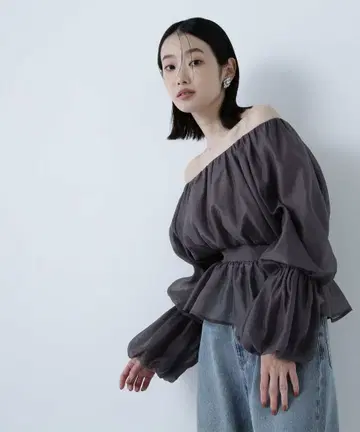 NATURAL BEAUTY BASIC 시어 개더 페플럼 블라우스