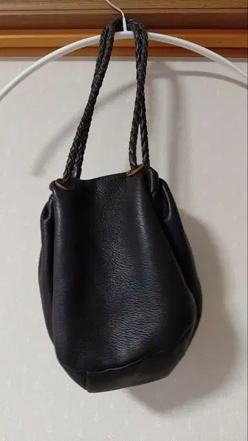 블랙 가죽 핸드백