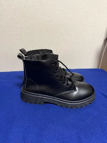 블랙 통굽 레이스업 부츠