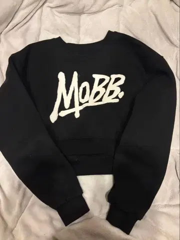 MoBB. 블랙 크롭 맨투맨 S