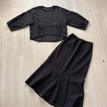 새상품급 LOUNIE 루니 다크 그레이 셋업 플레어 스커트