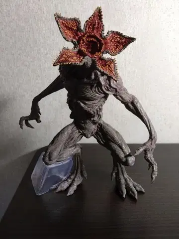 제일복권 기묘한 이야기 A상 데모고르곤 피규어