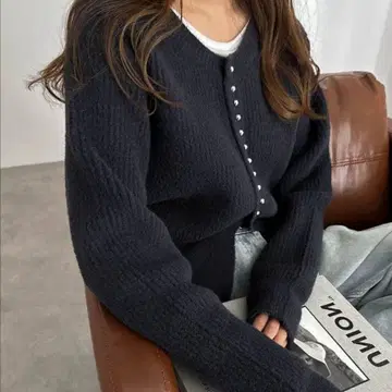 and me 메탈 버튼 2way 숏 기장 니트 가디건