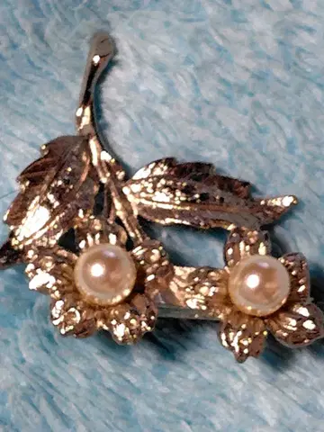 꽃과 잎 디자인 브로치