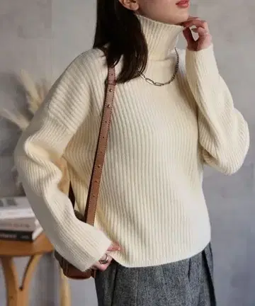 sakishimatokyo 아크릴 혼방 베이직 하이넥 상의