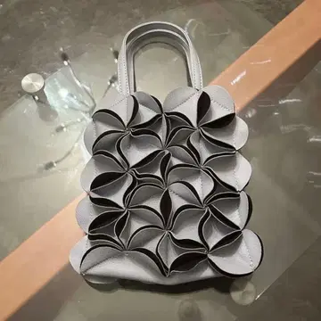 un/neu 플라워 모티브 컴팩트 숄더백