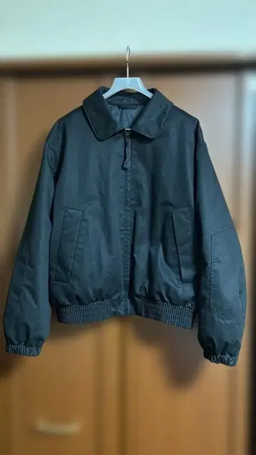 유니클로 퍼프 테크 숏 블루종 블랙 M 사이즈